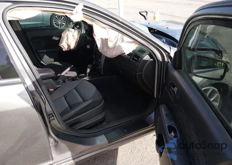 2010 Ford Fusion Se z USA, uszkodzony, nr VIN 3FAHP0HA0AR239423